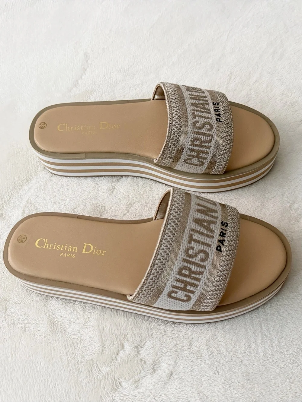 D*or Platform Sandals - Picture 2 of 3